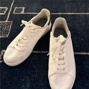 Suavs White Women's Sneakers